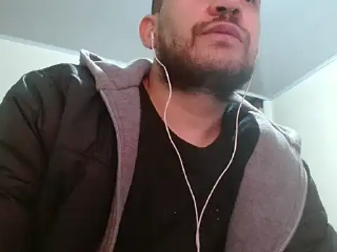 Snapshot of camiloking1720 chatting on 02.13.25 camiloking1720 online show from 02.13.25