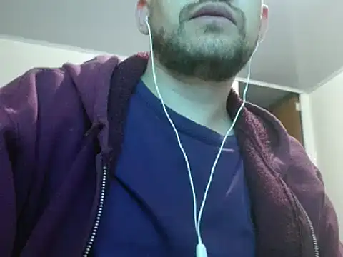 Snapshot of camiloking1720 chatting on 02.15.25 camiloking1720 online show from 02.15.25