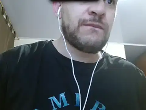 Snapshot of camiloking1720 chatting on 02.19.25 camiloking1720 online show from 02.19.25