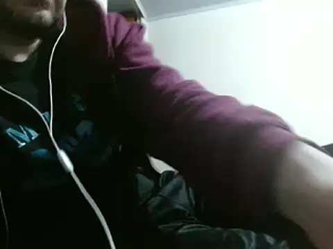 Snapshot of camiloking1720 chatting on 02.19.25 camiloking1720 online show from 02.19.25