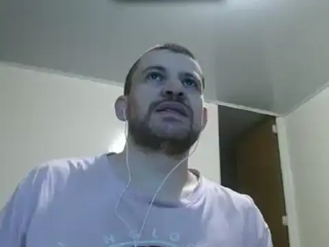 Snapshot of camiloking1720 chatting on 02.22.25 camiloking1720 online show from 02.22.25