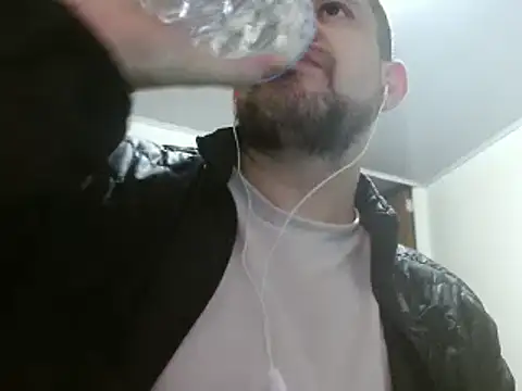 Snapshot of camiloking1720 chatting on 02.22.25 camiloking1720 online show from 02.22.25