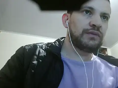 Snapshot of camiloking1720 chatting on 02.23.25 camiloking1720 online show from 02.23.25