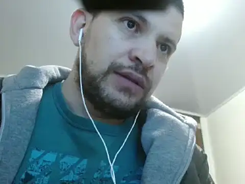 Snapshot of camiloking1720 chatting on 02.24.25 camiloking1720 online show from 02.24.25