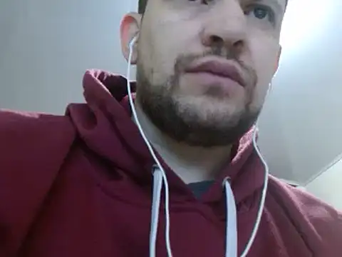 Snapshot of camiloking1720 chatting on 02.26.25 camiloking1720 online show from 02.26.25