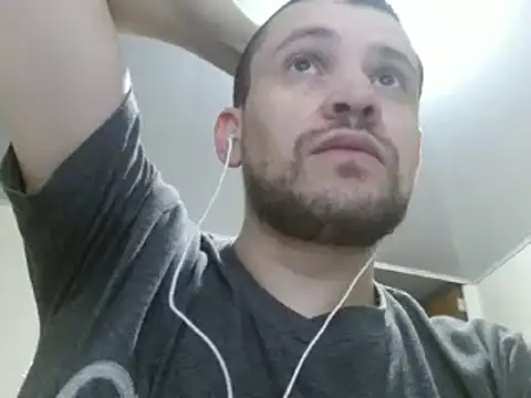 Snapshot of camiloking1720 chatting on 02.26.25 camiloking1720 online show from 02.26.25