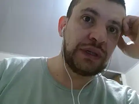 Snapshot of camiloking1720 chatting on 02.26.25 camiloking1720 online show from 02.26.25