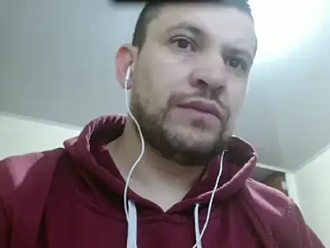 Snapshot of camiloking1720 chatting on 02.27.25 camiloking1720 online show from 02.27.25