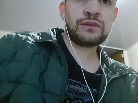 Snapshot of camiloking1720 chatting on 02.28.25 camiloking1720 online show from 02.28.25