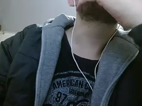 Snapshot of camiloking1720 chatting on 02.28.25 camiloking1720 online show from 02.28.25