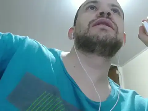 Snapshot of camiloking1720 chatting on 02.28.25 camiloking1720 online show from 02.28.25