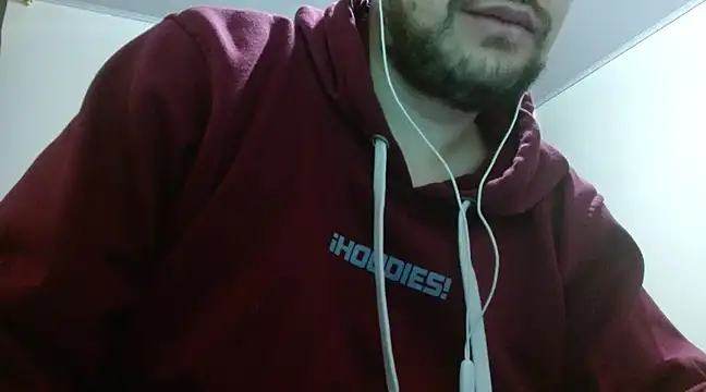 Snapshot of camiloking1720 chatting on 03.14.25 camiloking1720 online show from 03.14.25