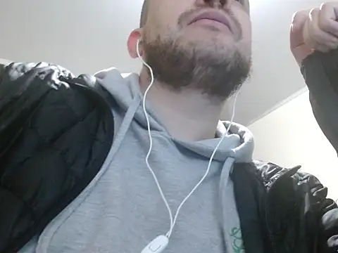 Snapshot of camiloking1720 chatting on 09.17.25 camiloking1720 online show from 09.17.25