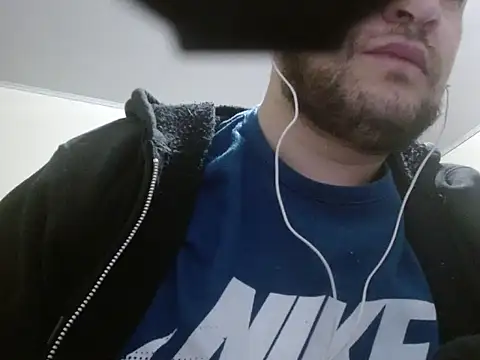 Snapshot of camiloking1720 chatting on 09.21.25 camiloking1720 online show from 09.21.25