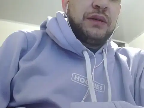 Snapshot of camiloking1720 chatting on 09.21.25 camiloking1720 online show from 09.21.25