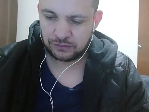 Snapshot of camiloking1720 chatting on 09.22.25 camiloking1720 online show from 09.22.25