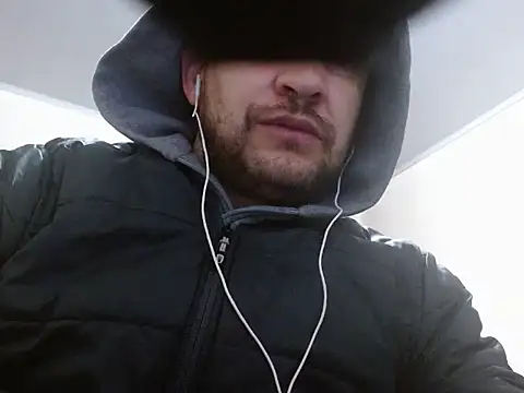 Snapshot of camiloking1720 chatting on 09.27.25 camiloking1720 online show from 09.27.25