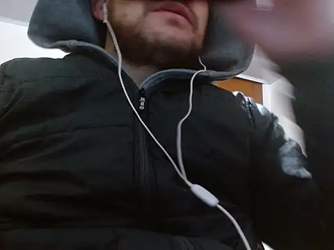 Snapshot of camiloking1720 chatting on 09.28.25 camiloking1720 online show from 09.28.25