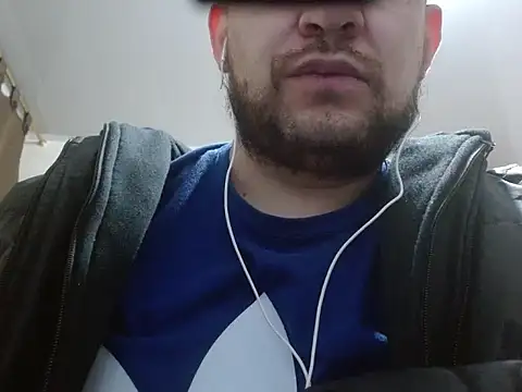 Snapshot of camiloking1720 chatting on 10.01.25 camiloking1720 online show from 10.01.25