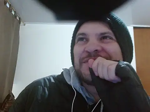 Snapshot of camiloking1720 chatting on 11.24.25 camiloking1720 online show from 11.24.25