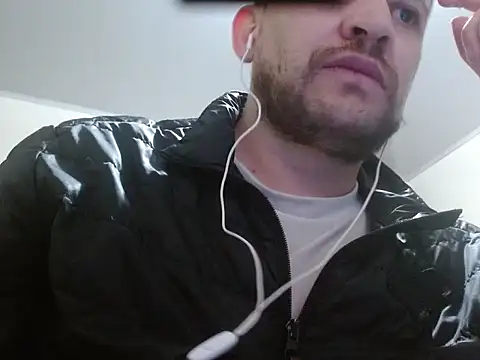 Snapshot of camiloking1720 chatting on 11.25.25 camiloking1720 online show from 11.25.25