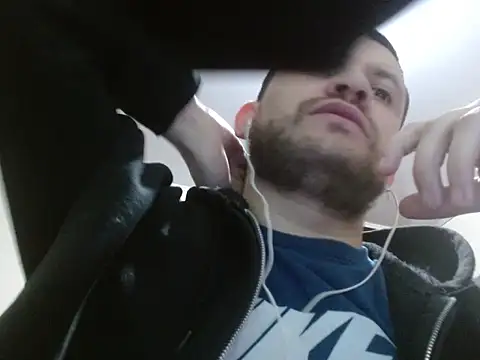 Snapshot of camiloking1720 chatting on 12.14.25 camiloking1720 online show from 12.14.25