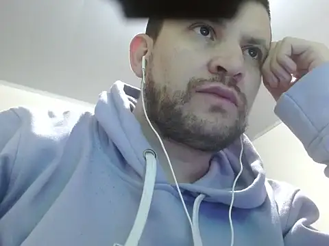 Snapshot of camiloking1720 chatting on 12.14.25 camiloking1720 online show from 12.14.25