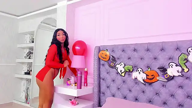 HaileeRoberts online show from 10.12.25