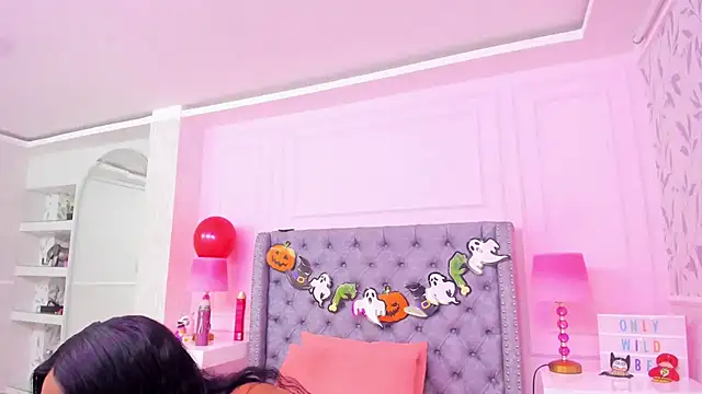 HaileeRoberts online show from 10.14.25