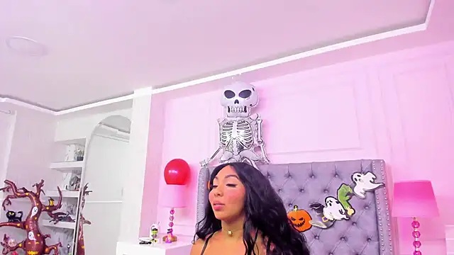 HaileeRoberts online show from 10.25.25