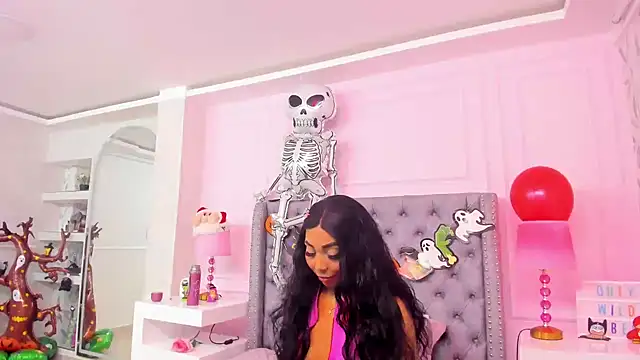 HaileeRoberts online show from 10.29.25