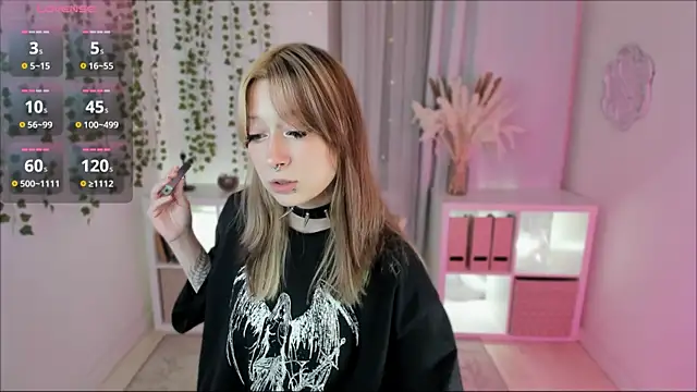 SaintGirl online show from 01.23.25