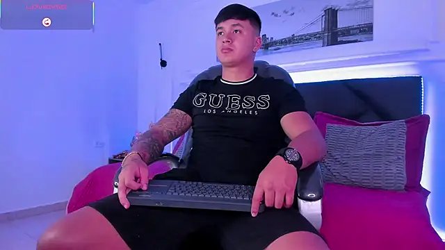 Cristopher strong online show from 04.26.26