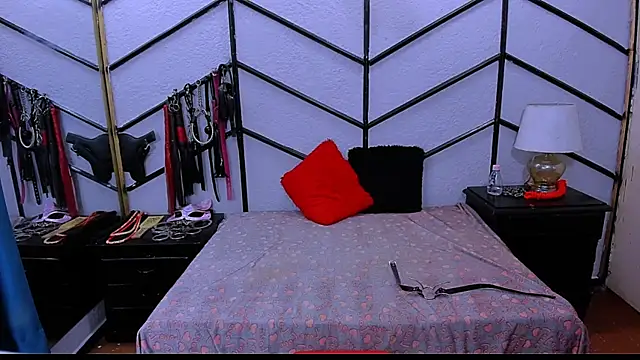 Snapshot of AlanaLuck chatting on 01.24.25 AlanaLuck online show from 01.24.25