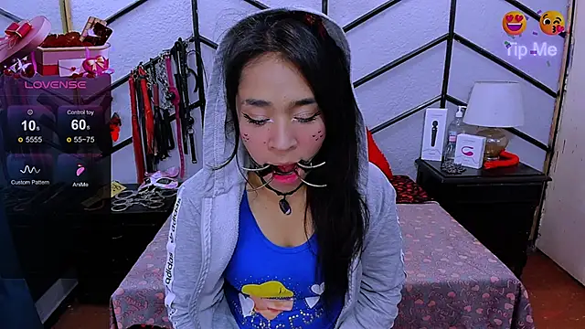 Snapshot of AlanaLuck chatting on 02.08.25 AlanaLuck online show from 02.08.25