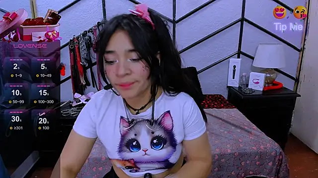 Snapshot of AlanaLuck chatting on 02.10.25 AlanaLuck online show from 02.10.25