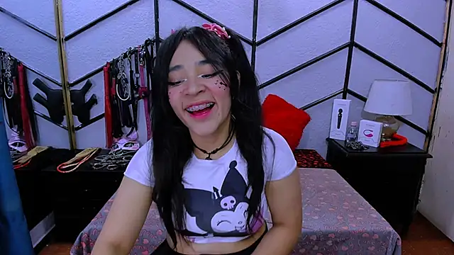 Snapshot of AlanaLuck chatting on 02.14.25 AlanaLuck online show from 02.14.25