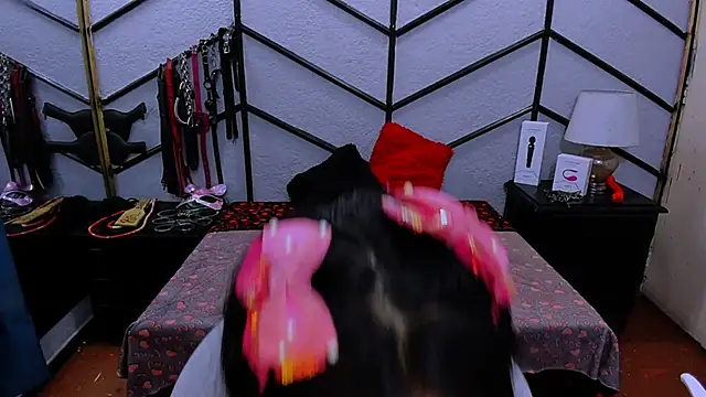 Snapshot of AlanaLuck chatting on 02.15.25 AlanaLuck online show from 02.15.25