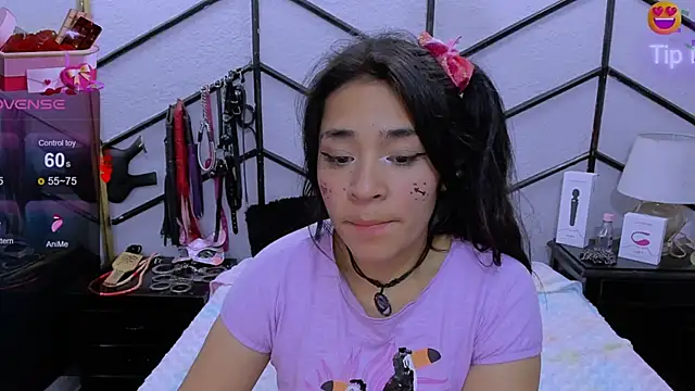 Snapshot of AlanaLuck chatting on 02.19.25 AlanaLuck online show from 02.19.25