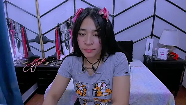 Snapshot of AlanaLuck chatting on 03.08.25 AlanaLuck online show from 03.08.25