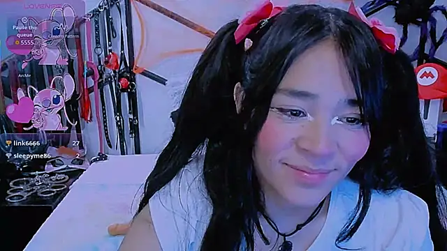 Snapshot of AlanaLuck chatting on 10.16.25 AlanaLuck online show from 10.16.25