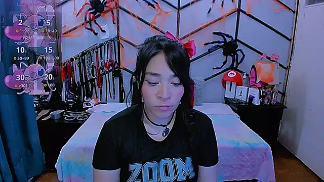 Snapshot of AlanaLuck chatting on 10.24.25 AlanaLuck online show from 10.24.25