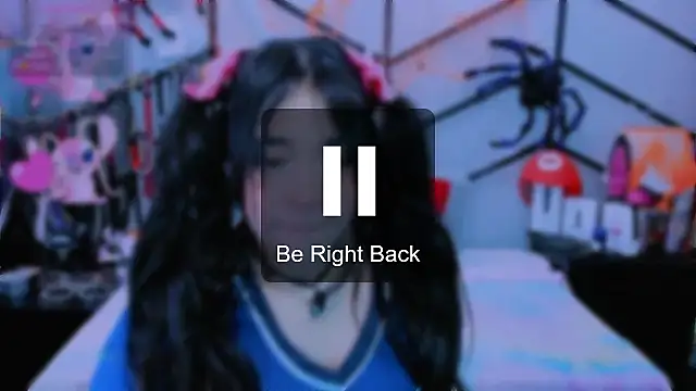 Snapshot of AlanaLuck chatting on 10.27.25 AlanaLuck online show from 10.27.25