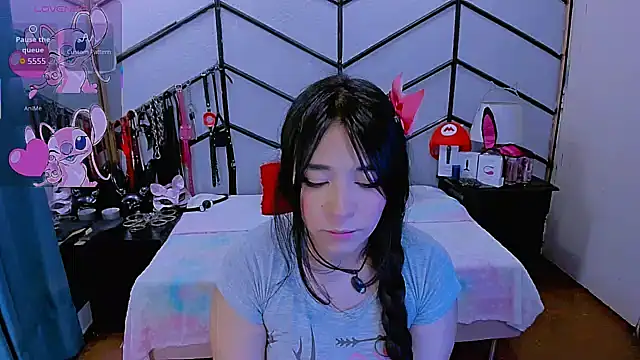 Snapshot of AlanaLuck chatting on 11.25.25 AlanaLuck online show from 11.25.25