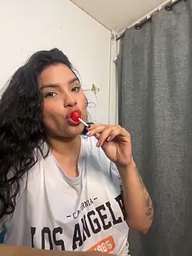 Snapshot of lolaa_staars chatting on 10.15.25 lolaa staars online show from 10.15.25