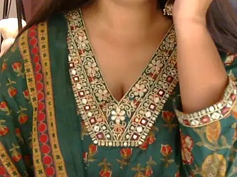 Snapshot of sanam_rose chatting on 10.21.25 sanam rose online show from 10.21.25