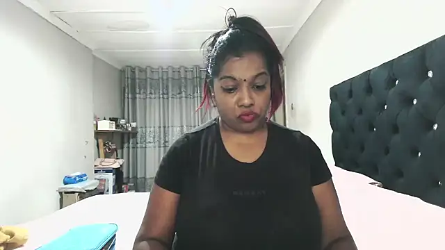 Snapshot of Indianmayaxoxo chatting on 10.22.25 Indianmayaxoxo online show from 10.22.25