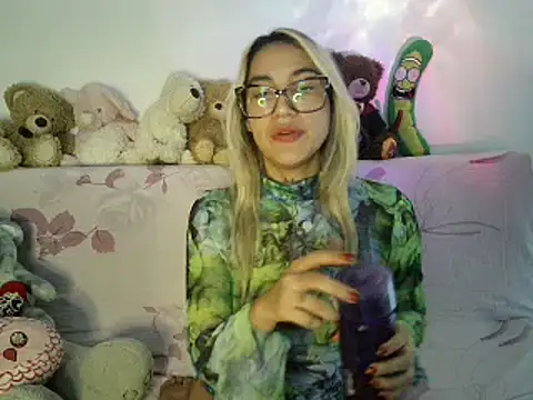 Snapshot of mandy_berrys chatting on 09.24.25 mandy berrys online show from 09.24.25