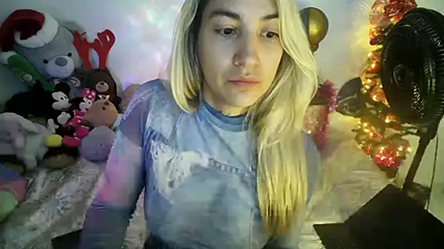 Snapshot of mandy_berrys chatting on 12.21.25 mandy berrys online show from 12.21.25