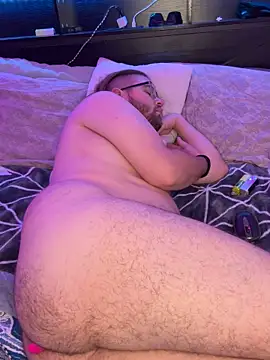 Snapshot of Comfortable_Bite chatting on 11.15.25 Comfortable Bite online show from 11.15.25